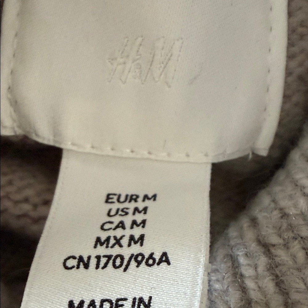 H&M Women's Turtleneck Sweater - Picture 3 of 7